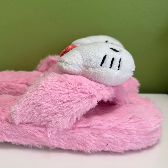 Hello Kitty Pink Faux Fur Thong Slipper - Picture 4 of 6